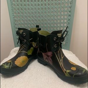 Hunter Women's RHS Short Limited Edition Floral Wellington Rain Boots Size 8.